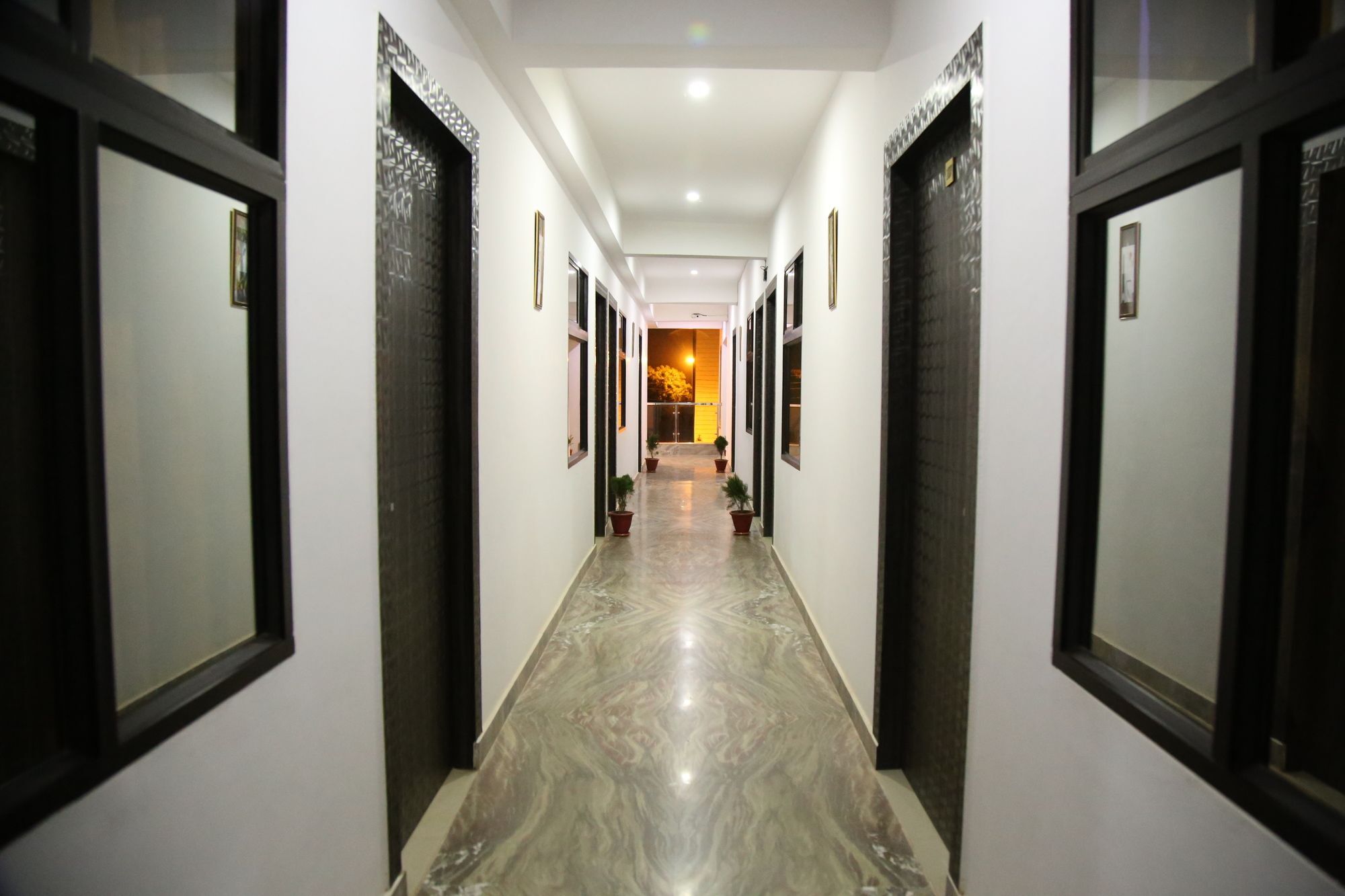 Hotel Taj Niwas Agra  Extérieur photo